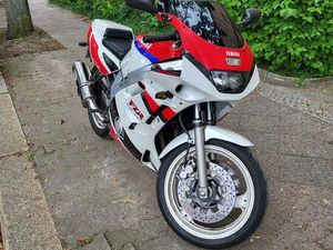 YAMAHA FZR 600