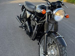 TRIUMPH BONNEVILLE