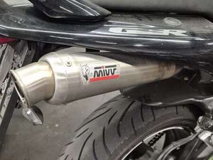 SUZUKI GSR 600 SILBER