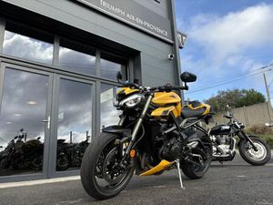 TRIUMPH STREET TRIPLE 765 RS 2025 765 CM3 | MOTO ROADSTER | 1 950 KM | JAUNE | 13240 SEPTEMES LES VALLONS