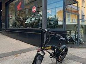 BICI ELETTRICA 250W MODELLO JEEP DESIGNED FOR FREE