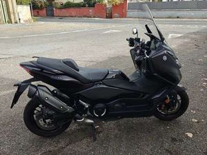 YAMAHA TMAX 560 NERO