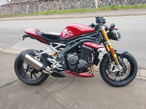TRIUMPH SPEED TRIPLE RS 1200 | WIE NEU