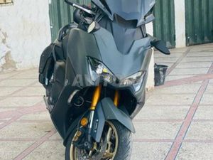 YAMAHA TMAX 560