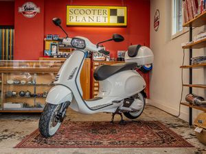 VESPA 125 SPRINT BLACK & WHITE SP-SPECIAL