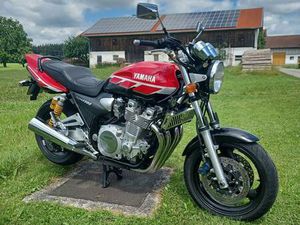 YAMAHA XJR