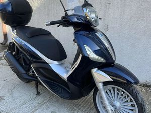 PIAGGIO BEVERLY 300 →