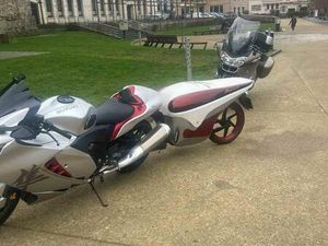 ② SUZUKI HAYABUSA 2022- EXCELLENT ÉTAT