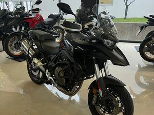 QJ MOTOR SRT 700 ON ROAD