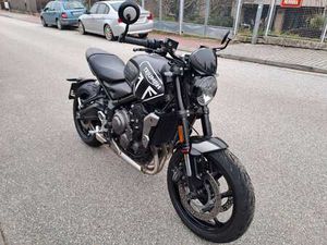 TRIUMPH TRIDENT 660