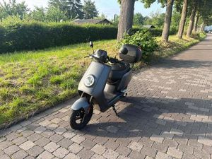 NIU NGT 70- ELEKTROROLLER - 2X35AH