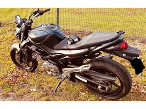 SUZUKI GLADIUS NAKED BIKE