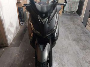 YAMAHA X-MAX 400