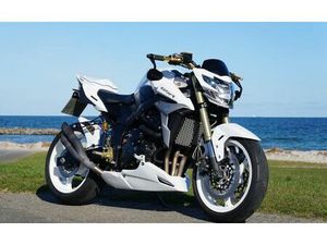 SUZUKI GSR 750 DIVERSE EXTRAS, TOP ZUSTAND