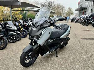YAMAHA X-MAX 125
