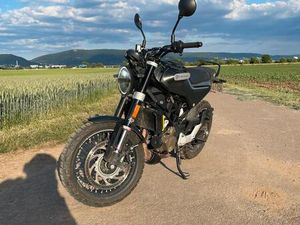 HUSQVARNA SVARTPILLEN 125