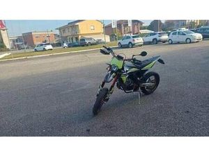 VENDO FANTIC MOTOR MOTARD 125 COMPETITION 4T (2020) USATA A CARESANABLOT (CODICE 9878056) - MOTO.IT