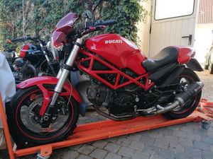 DUCATI MONSTER 695, NIEDRIGE SITZHÖHE, TIEFERLEGUNG