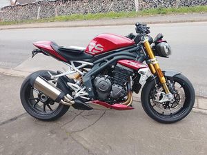 TRIUMPH SPEED TRIPLE RS 1200 | WIE NEU
