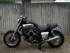 YAMAHA VMAX 1200
