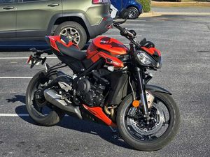 2025 TRIUMPH STREET TRIPLE 765 R