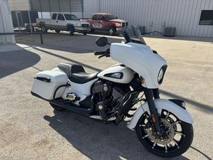 2019 INDIAN MOTORCYCLE® CHIEFTAIN DARK HORSE® WHITE SMOKE