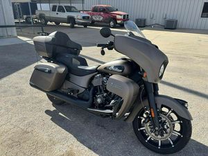 2021 INDIAN MOTORCYCLE® ROADMASTER® DARK HORSE® BRONZE SMOKE