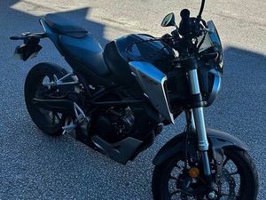 HONDA CB125R 13700 KM (CASACO, CAPACETE E LUVAS) SÃO MAMEDE DE INFESTA E SENHORA DA HORA