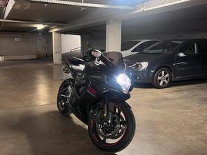 SUZUKI GSX-R 750 K7 SCHWARZ TAUSCH