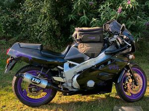 YAMAHA FZR 600 3HE