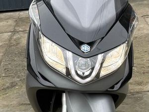 PIAGGIO X10