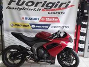 MOTO TRIUMPH DAYTONA 660 2025