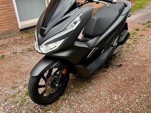 ② HONDA PCX 125 – 2020 – 6.700 KM – GRIS MAT