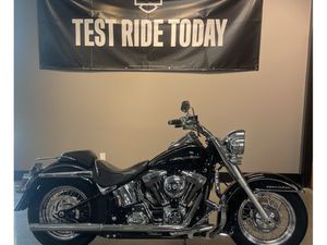 2017 HARLEY-DAVIDSON® SOFTAIL® DELUXE VIVID BLACK