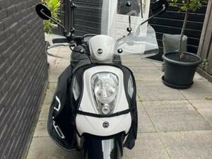 SYM MIO 50I SCOOTER — SCOOTERS | SYM — MARKTPLAATS