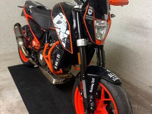 KTM DUKE 690 2016 AKRAPOVIC POWERPARTS TOP ZUSTAND TÜV NEU