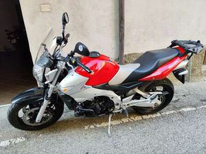 SUZUKI GSR 600 IRON ROSSO