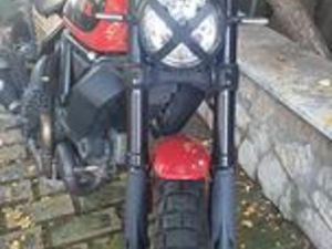 MOTO SCRAMBLER DUCATI 800