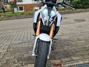 ONLINE PISTA WIE NEU WENIG KM (1300KM)TOP ZUST. BJ2025