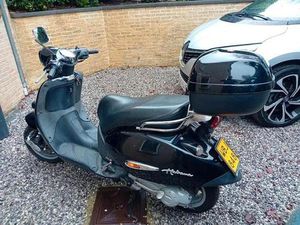 ② SCOOTER APRILIA HABANA NOIR + ACCESSOIRES