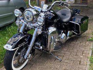 ② HARLEY DAVIDSON ROAD KING