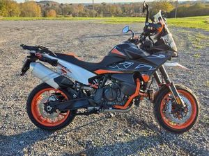 ② KTM 890 SMT