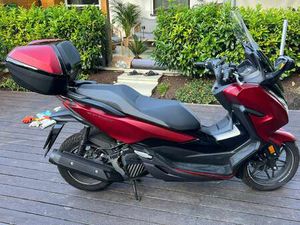 HONDA FORZA 125 WICHTIG.: NUR 1.816KM ROT