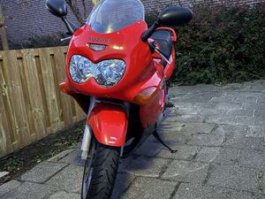 SUZUKI GSX600F