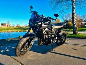 YAMAHA MT09 BLACK IN TOPSTAAT ! 24XXX , MET AKRAPOVIC — MOTOREN | YAMAHA — MARKTPLAATS