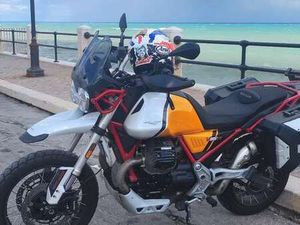 MOTO GUZZI V 85 TT EVOCATIVE GRAPHICS GIALLO