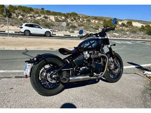 TRIUMPH BONNEVILLE BOBBER