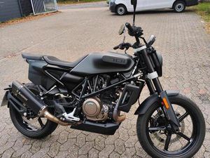 HUSQVARNA SVARTPILEN 701 9100 KM