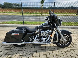 HARLEY-DAVIDSON CVO STREET GLIDE FLHXSE