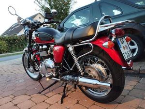 TOP GEPFLEGTE TRIUMPH BONNEVILLE T100–LIEBHABERSTÜCK IM RETROLOOK
